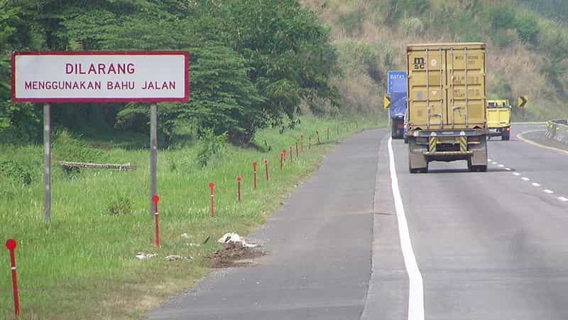 Banyak Kecelakaan di Bahu Jalan, Ini Aturan yang Melarang Penggunaan